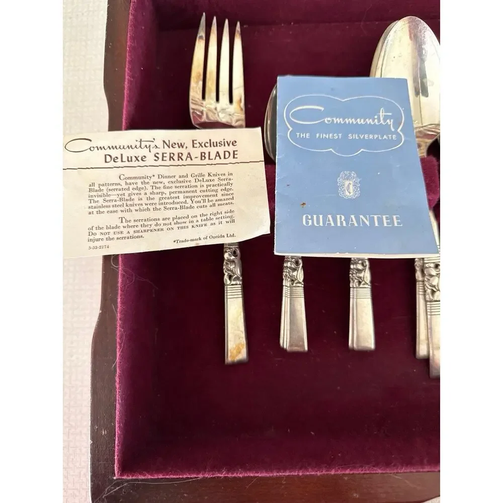 Oneida Community “Morning Star” Silverplate – with Chest See Description &photos